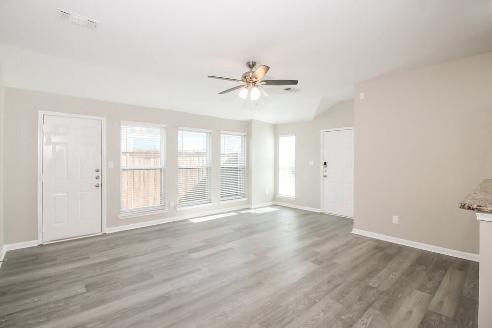 825 Cruise St - Photo 3 of 16