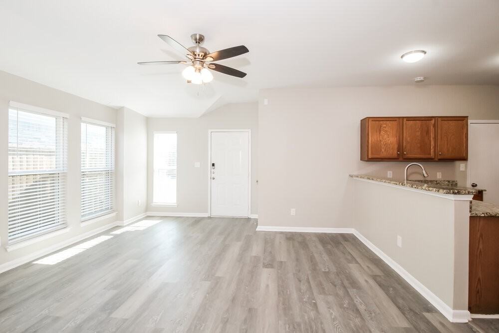 825 Cruise St - Photo 4 of 16