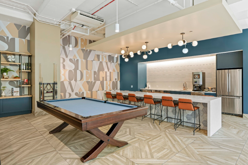 731 S Clark St - Photo 5 of 6