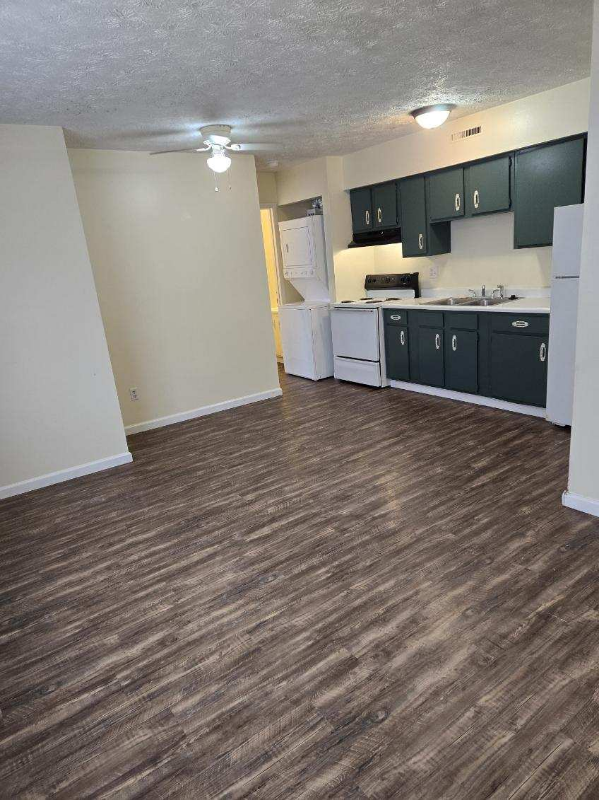 1725 Watson Rd #E - Photo 2 of 11