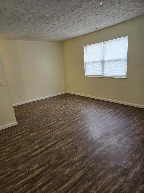 1725 Watson Rd #E - Photo 5 of 11