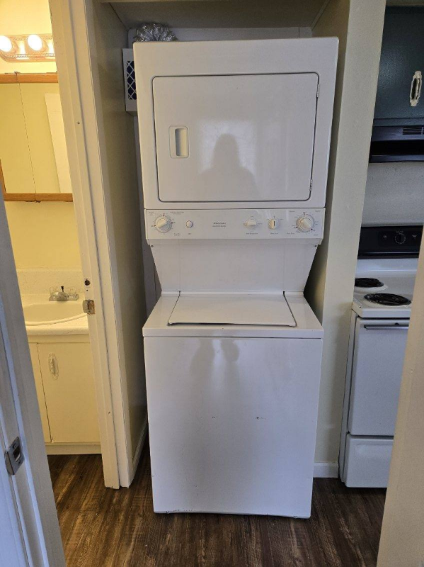 1725 Watson Rd #E - Photo 3 of 11