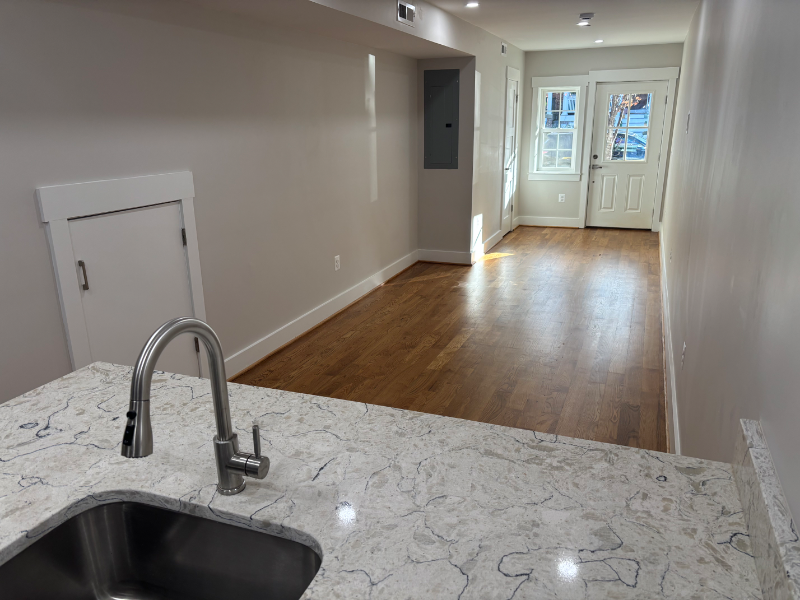 1418 A St Se #1 - Photo 2 of 7