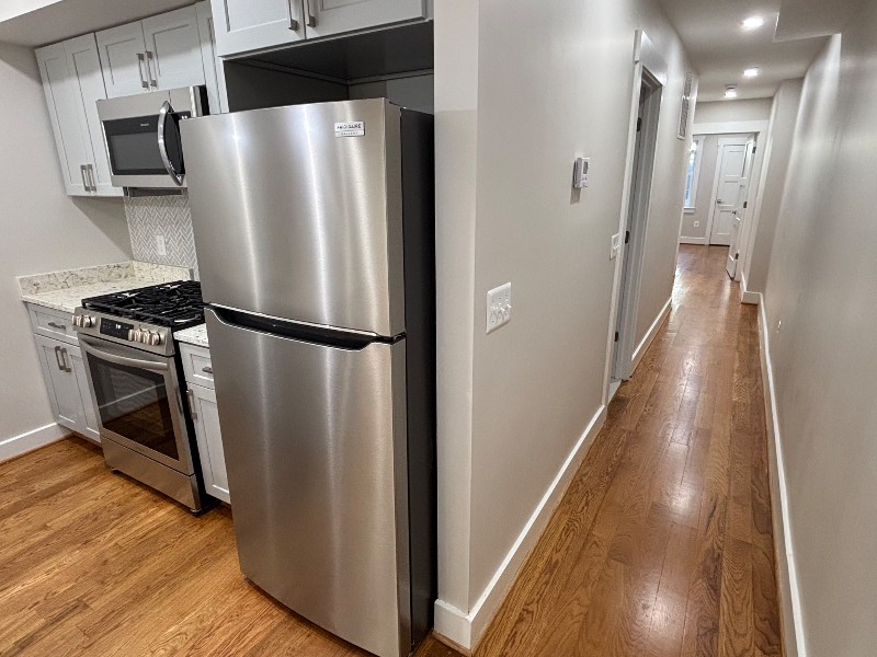 1418 A St Se #1 - Photo 4 of 7