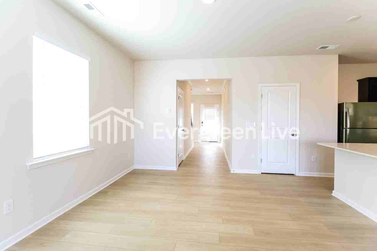 1635 Swallow Tail Dr - Photo 3 of 16