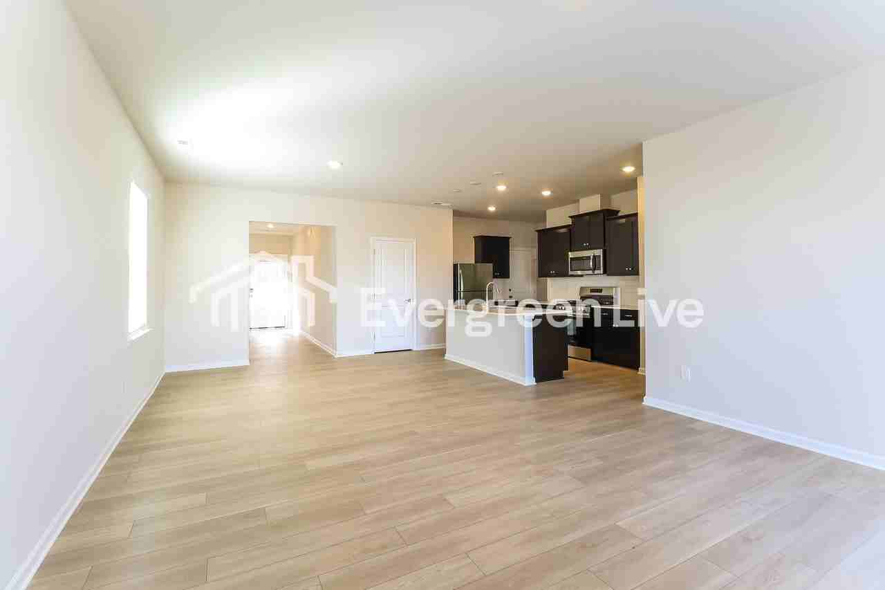 1635 Swallow Tail Dr - Photo 4 of 16