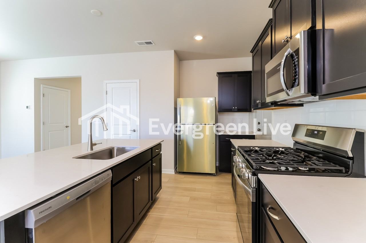 1635 Swallow Tail Dr - Photo 7 of 16