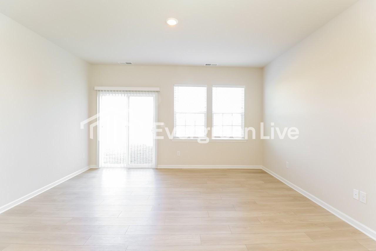 1635 Swallow Tail Dr - Photo 5 of 16