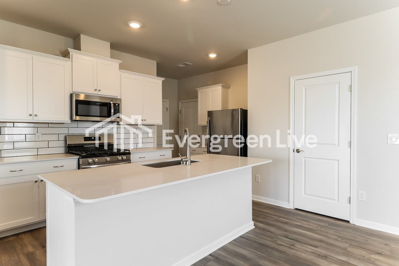 1703 Heron Ct - Photo 5 of 15