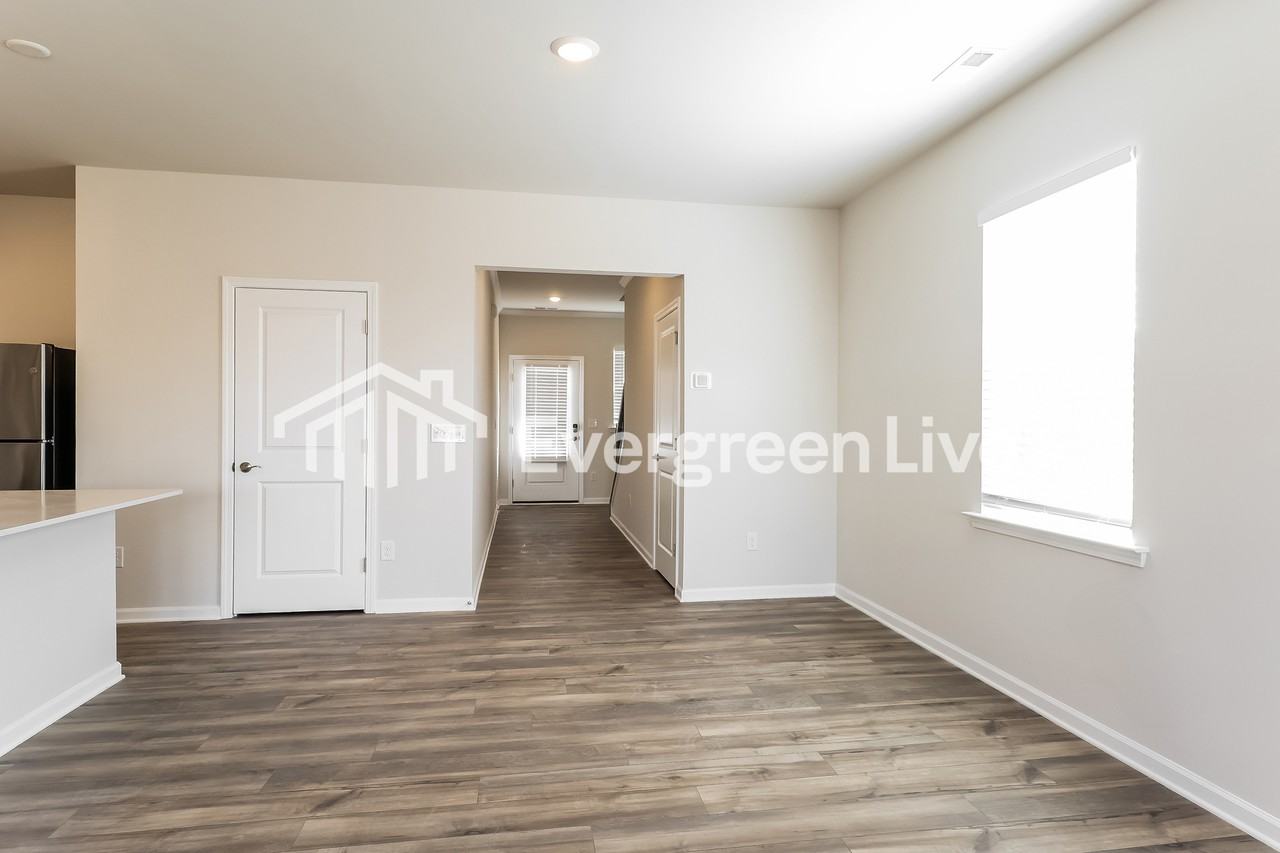 1703 Heron Ct - Photo 4 of 15