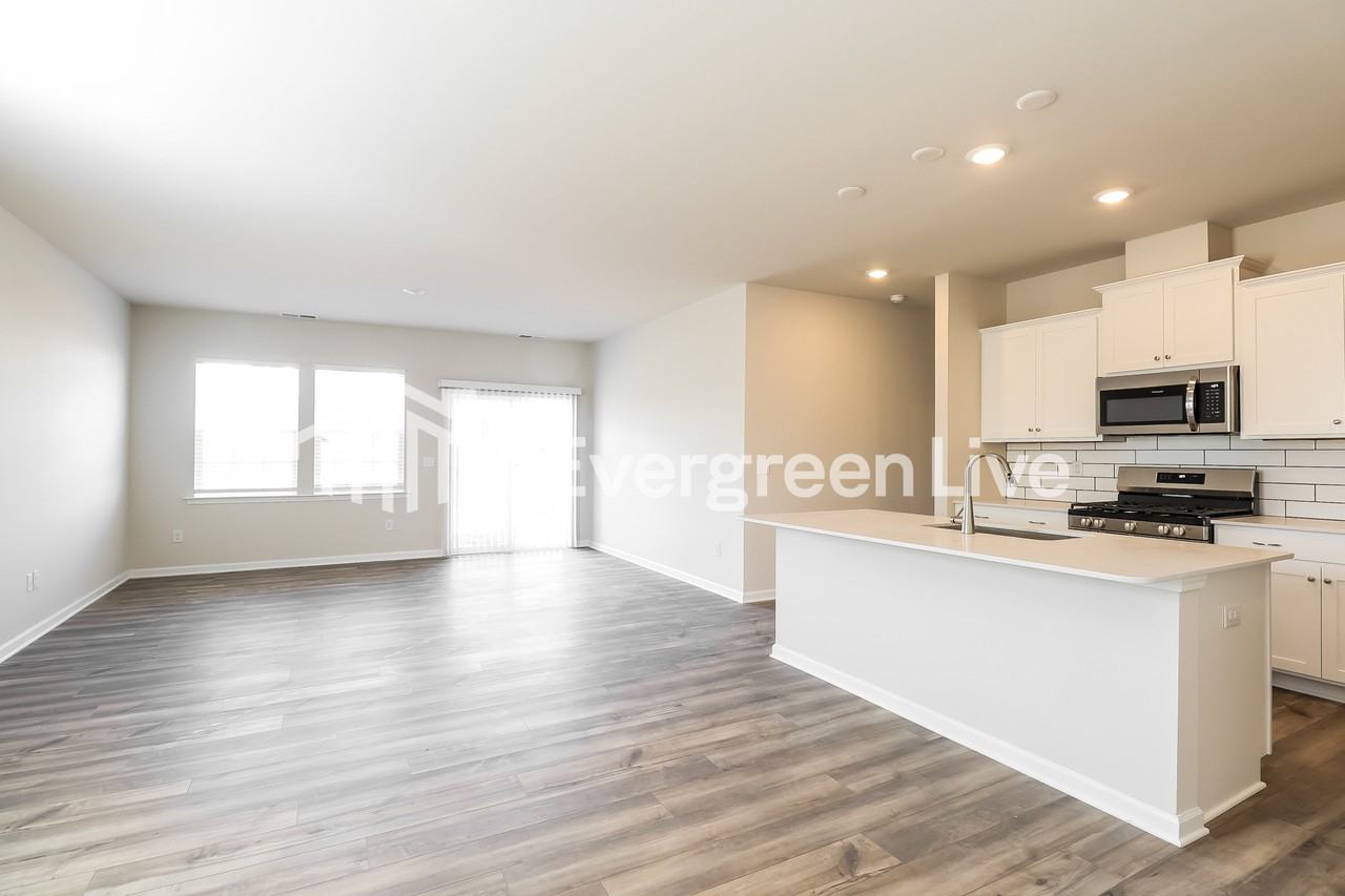 1703 Heron Ct - Photo 5 of 15