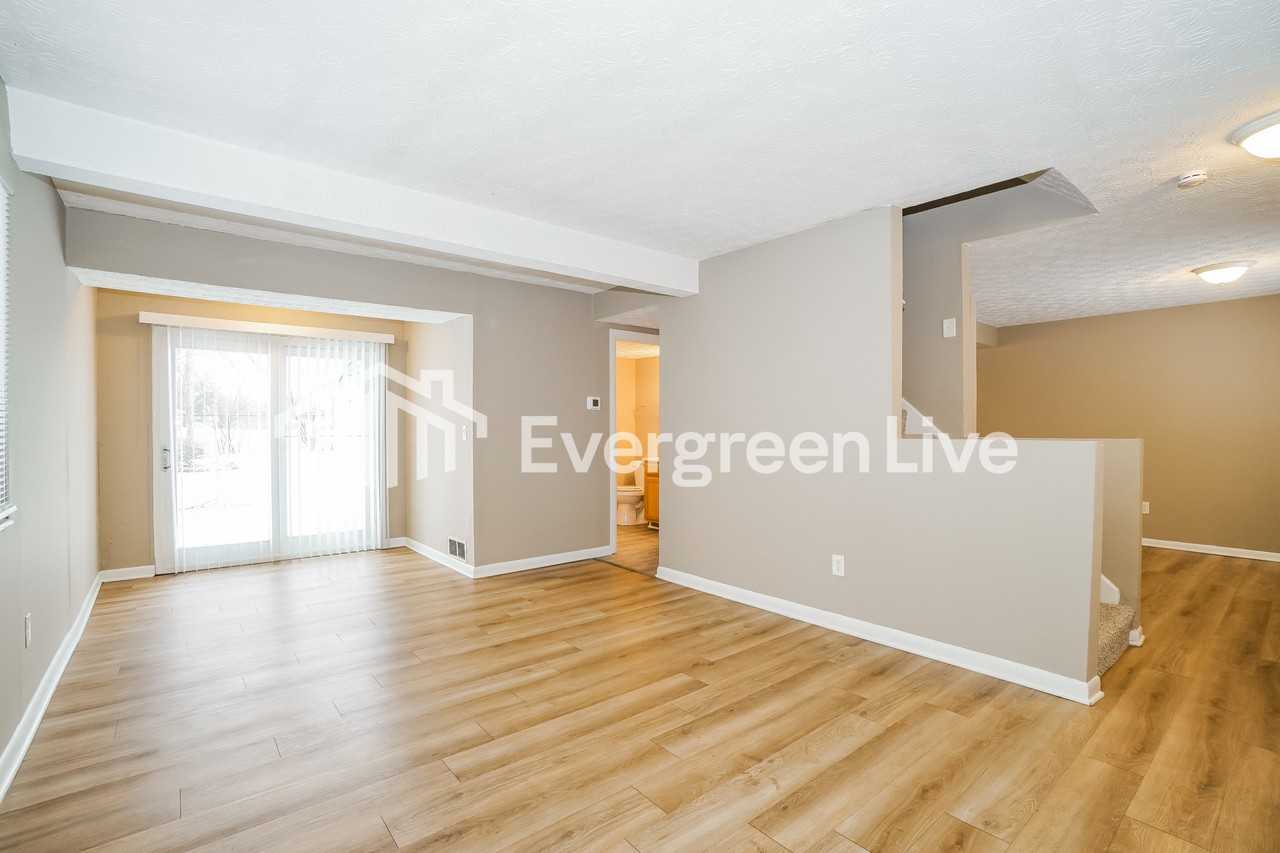 2892 Gentry Ln - Photo 2 of 15