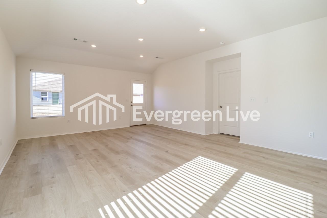 33 Sourdough Creek Ln - Photo 3 of 15