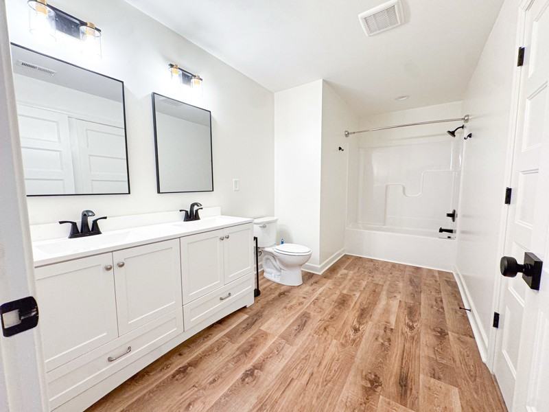 134 N Clarendon Dr - Photo 5 of 10