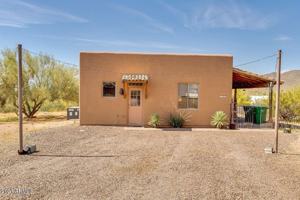 featured image of 1712 E Desert Ranch Rd