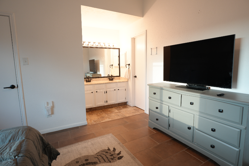 804 Sylvia Ln - Photo 3 of 9