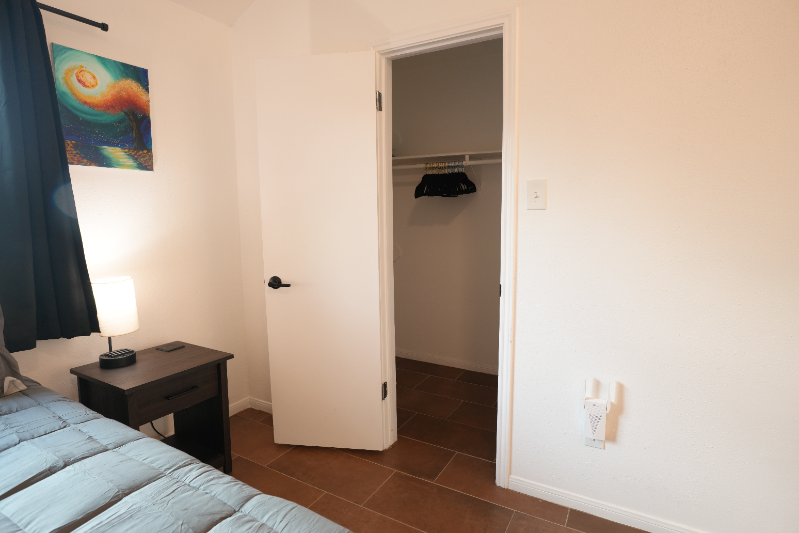 804 Sylvia Ln - Photo 6 of 9