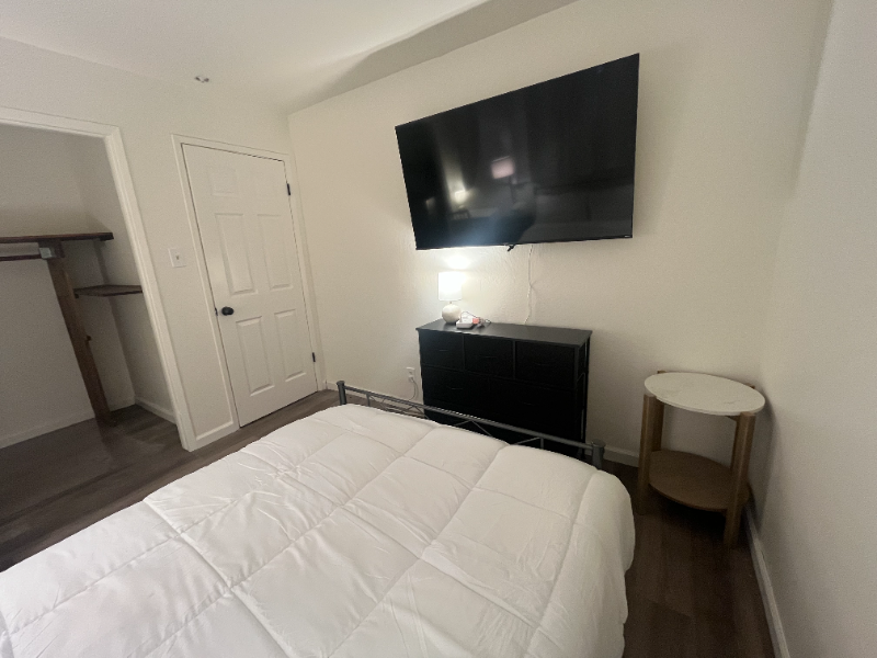 7327 Sovereign Ct - Photo 4 of 14