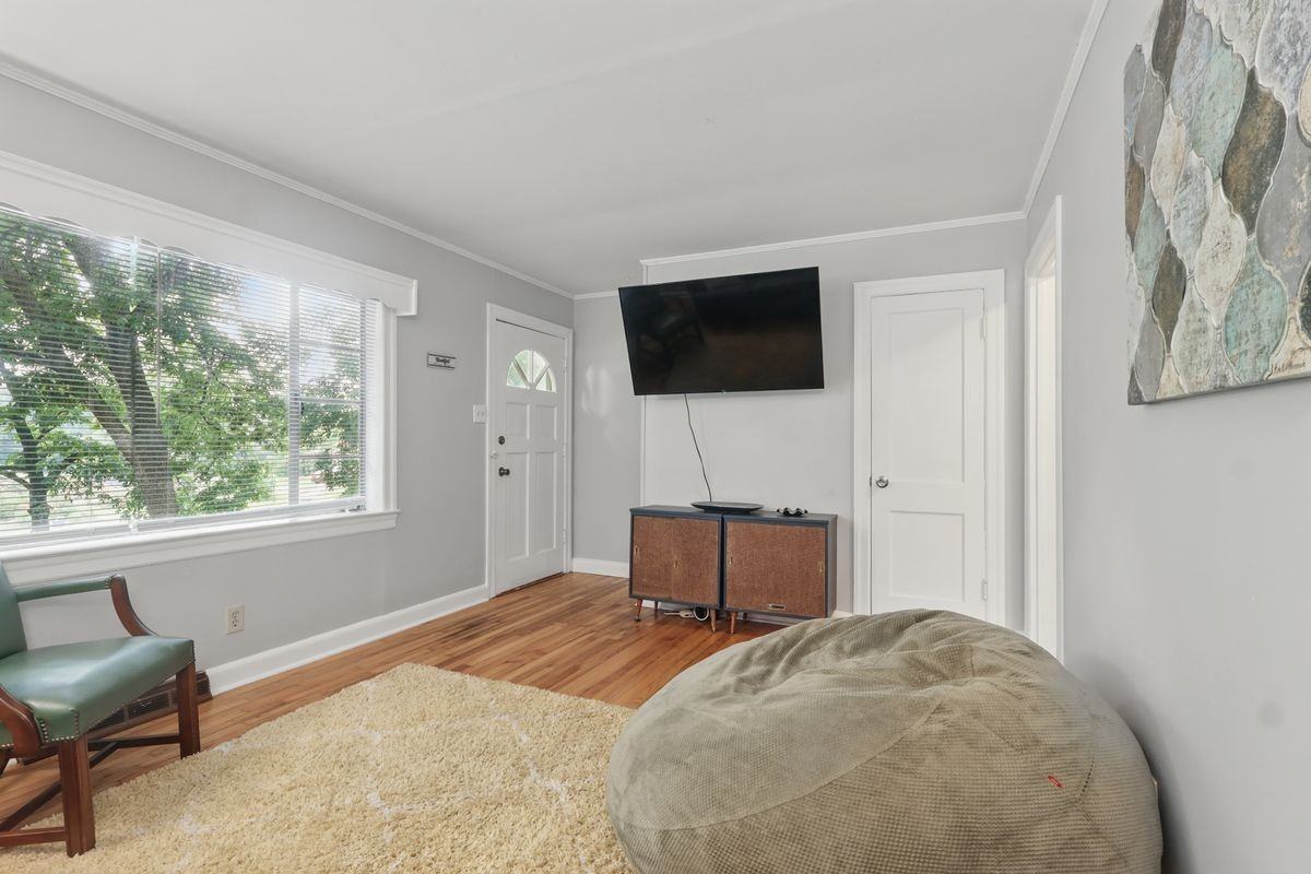 239 Sw Lemly St - Photo 5 of 20