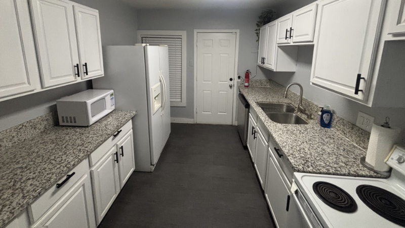 151 Manganese St - Photo 3 of 5