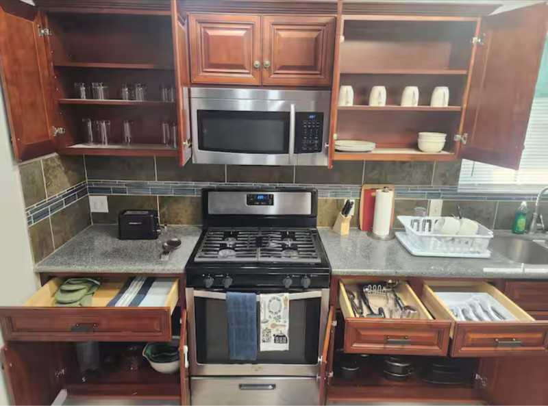 1334 W Ridgewood Ct - Photo 7 of 9