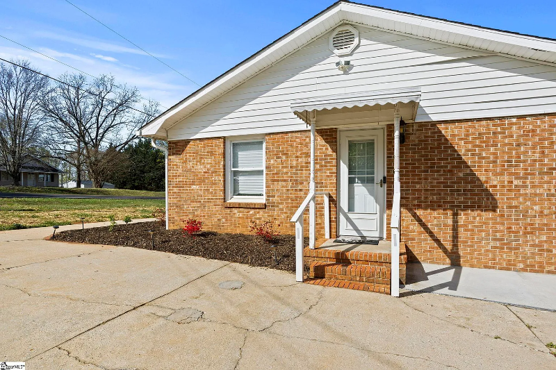 2442 Fews Bridge Rd - Photo 4 of 19