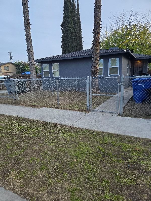 1608 E Yale Ave #1608 - Photo 2 of 15