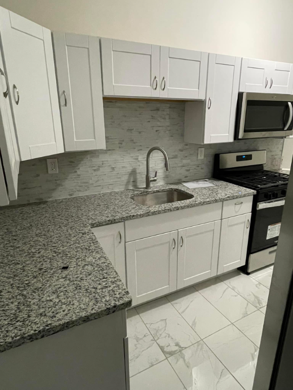 1702 1/2 Walnut St - Photo 4 of 12