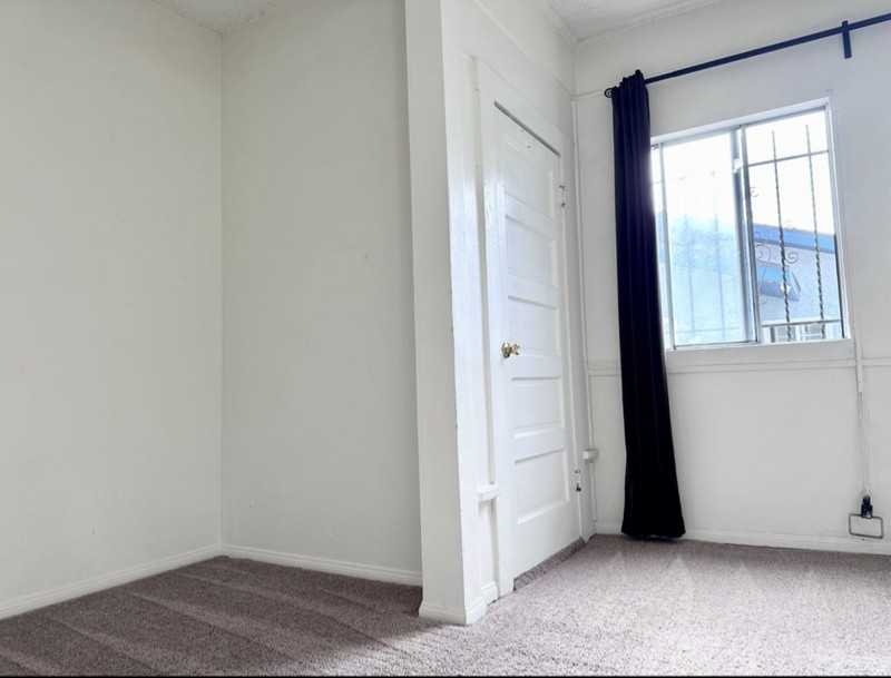 1016 W 108th St - Photo 3 of 18