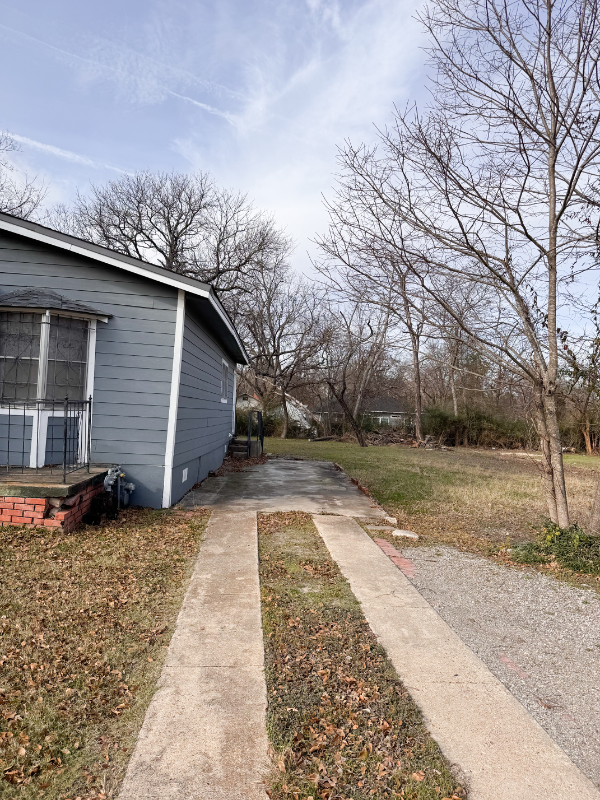 1302 E Collin St - Photo 2 of 16