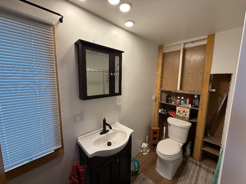 908 Island St - Photo 2 of 8