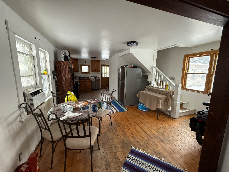 908 Island St - Photo 5 of 8