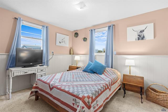 101 E Wyoming St - Photo 2 of 7