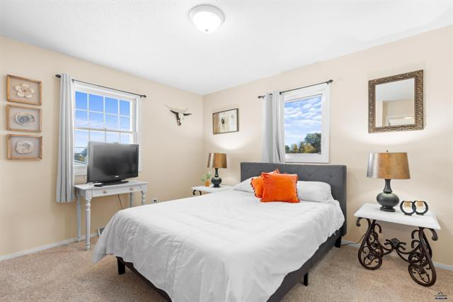 101 E Wyoming St - Photo 3 of 7