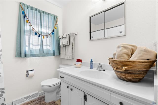 101 E Wyoming St - Photo 4 of 7