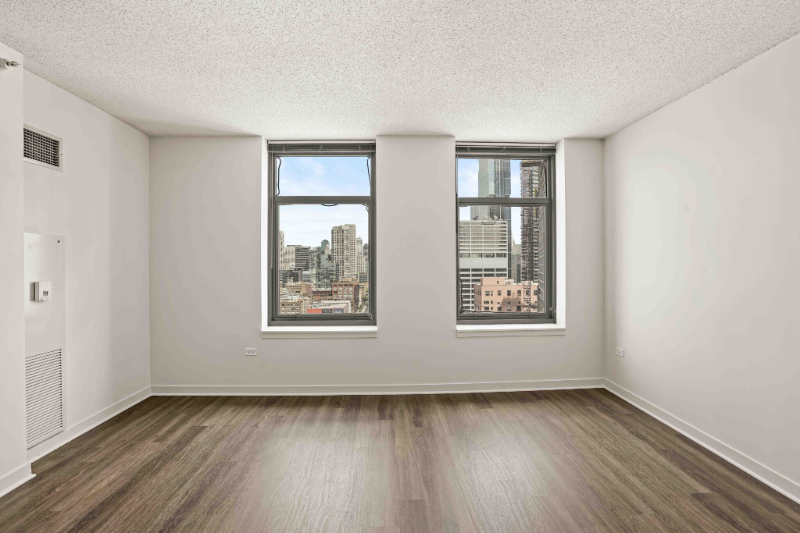 579 W Kinzie St - Photo 4 of 18