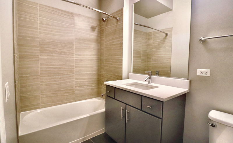 880 S Clark St - Photo 3 of 11