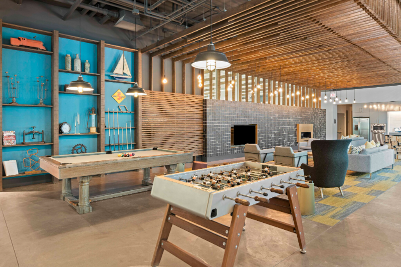 880 S Clark St - Photo 4 of 11