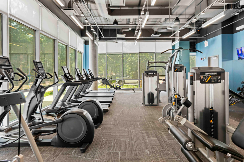 880 S Clark St - Photo 5 of 11