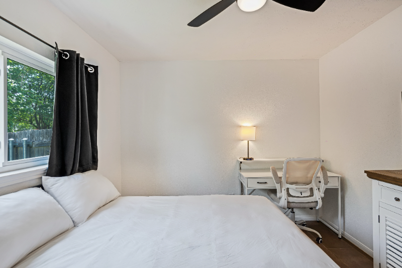 804 Sylvia Ln - Photo 3 of 13