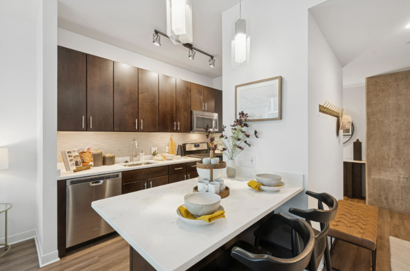 938 Lake St #1111 - Photo 2 of 20