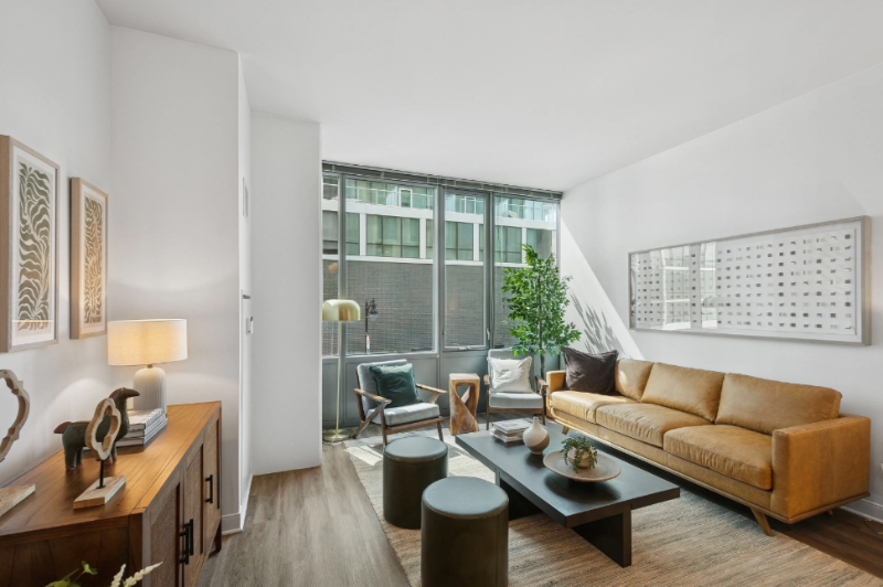 938 Lake St #1111 - Photo 3 of 20