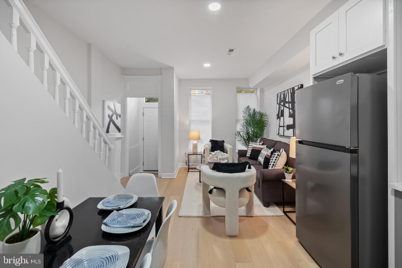 431 Whitridge Ave - Photo 3 of 20