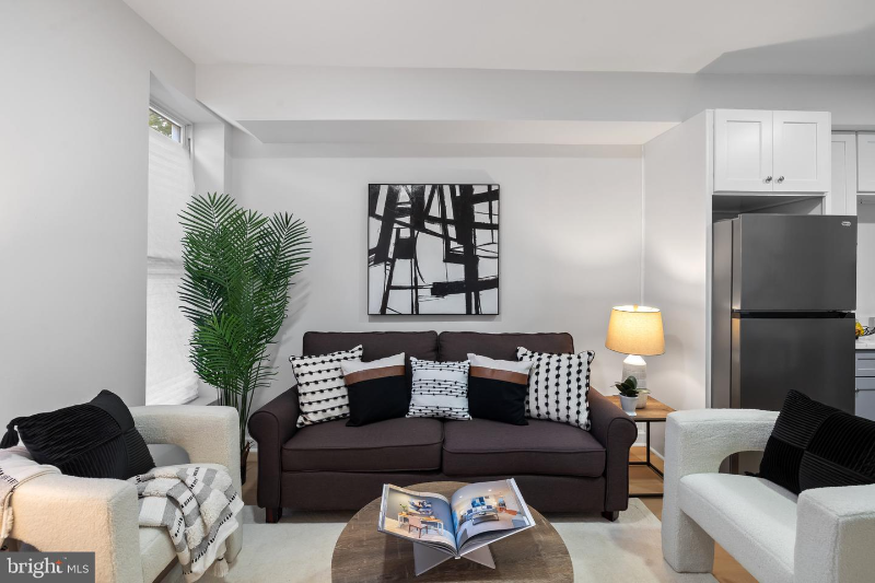 431 Whitridge Ave - Photo 4 of 20