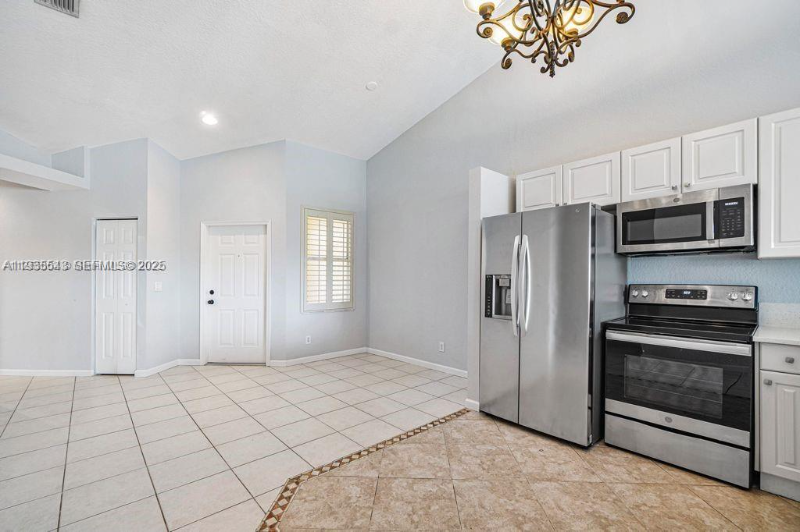 2437 S Coral Trace Cir - Photo 4 of 7