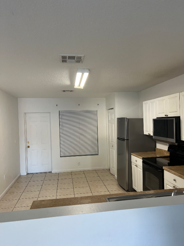 1311 Emerald Ter #A - Photo 4 of 13