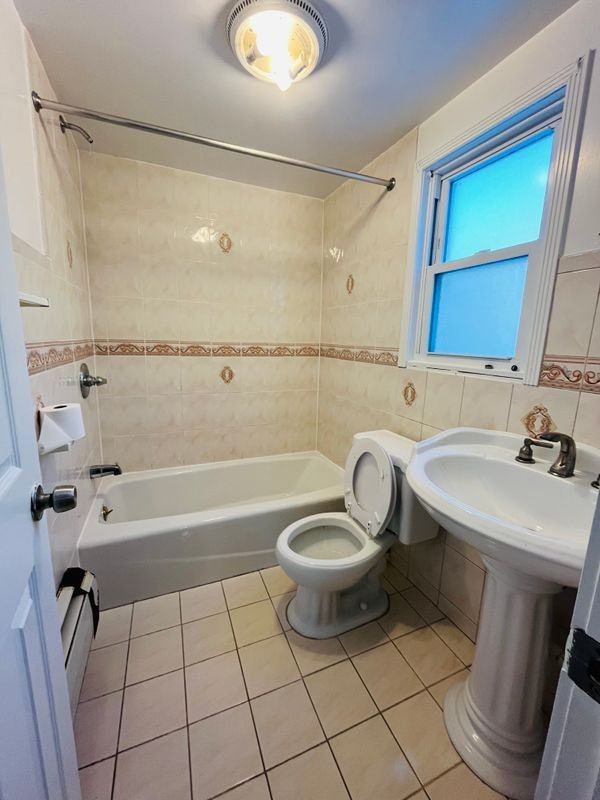 673 E 235th St - Photo 3 of 7