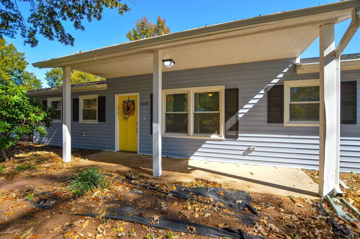 5385 Macy Grove Rd - Photo 3 of 33