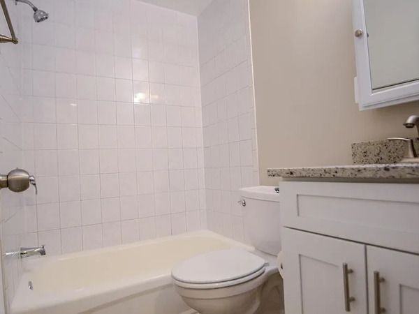 5049 D St Se - Photo 7 of 12