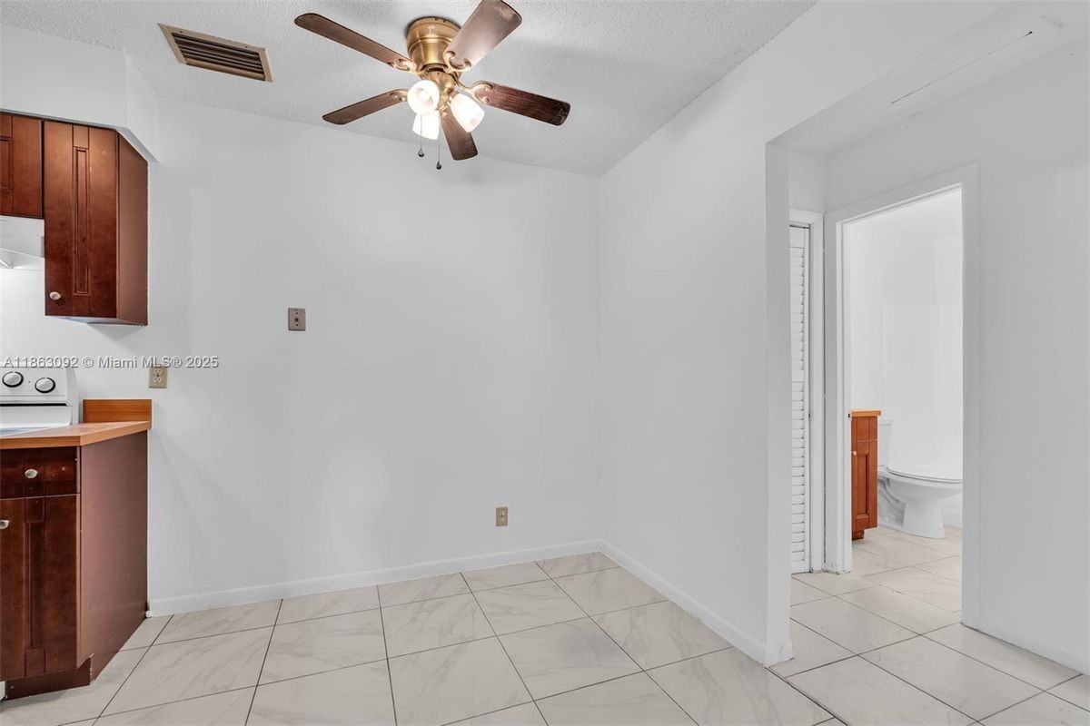 1451 Nw 19th St ##2 - Photo 2 of 13